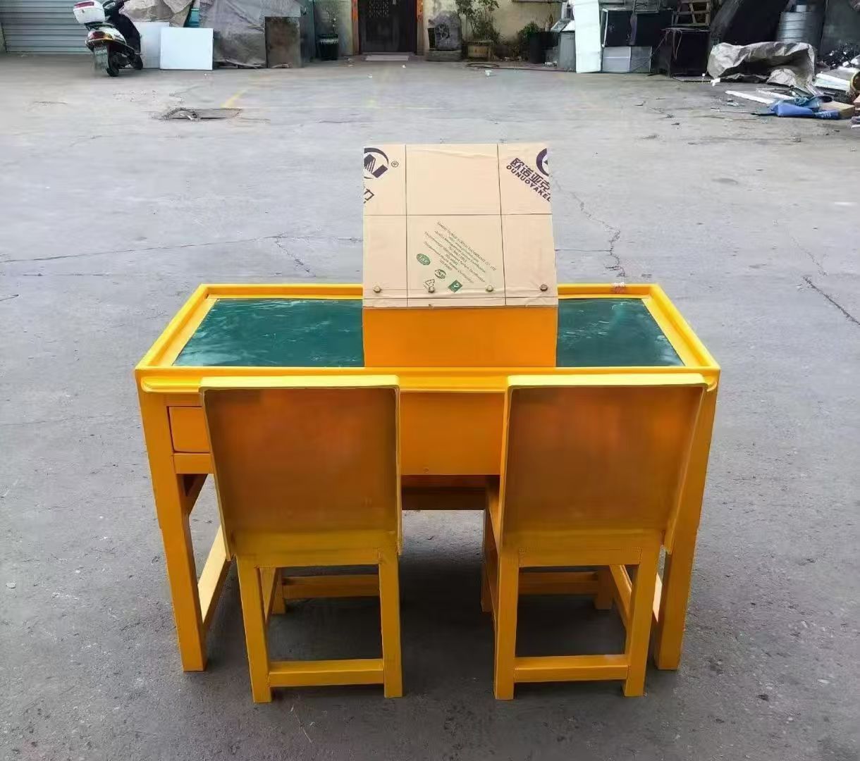 龙岗防静电导通桌井下煤矿火工品发放桌：危险品流转的安全守护者